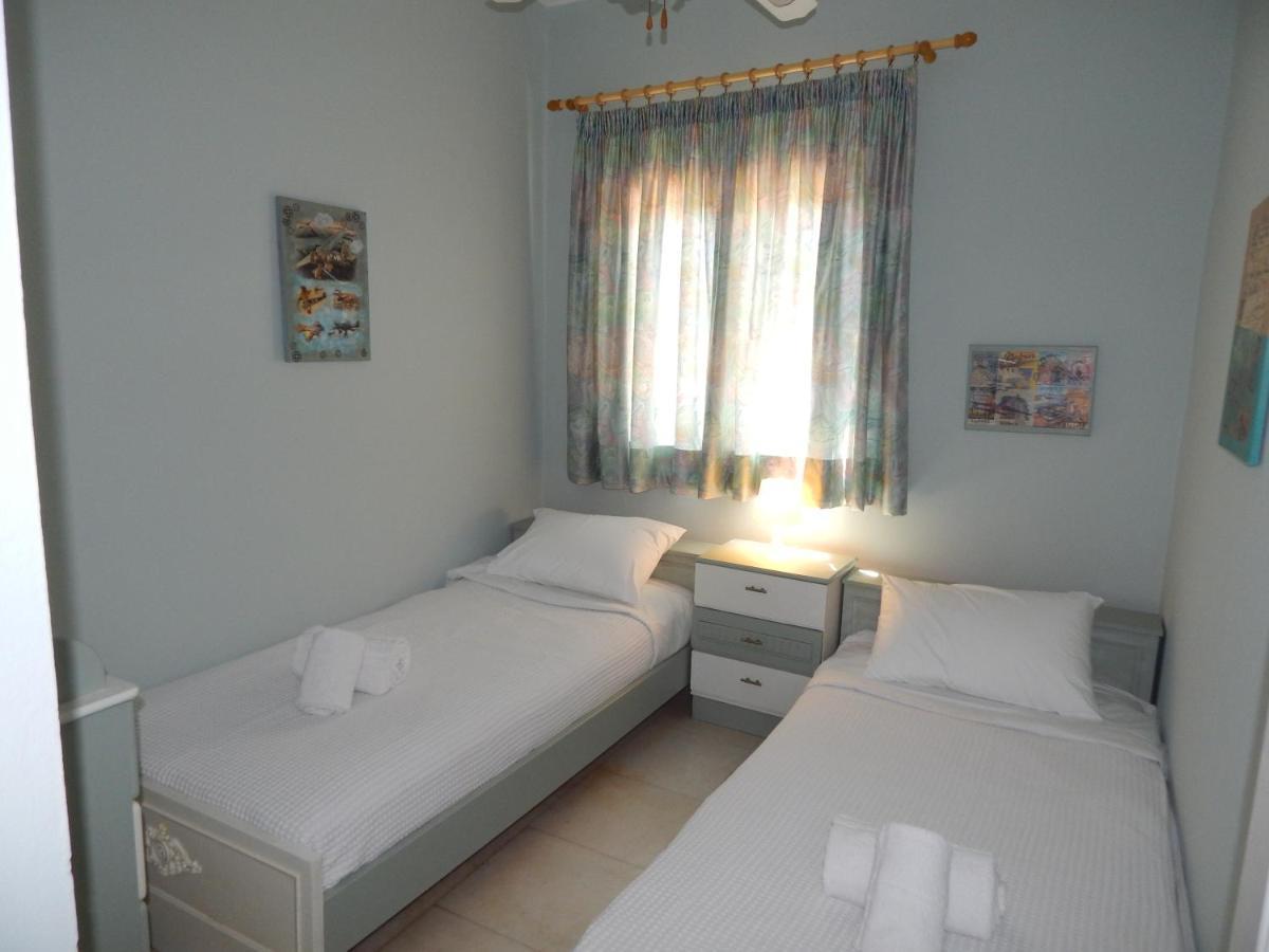 Ninemia Country House Vromonerion ภายนอก รูปภาพ
